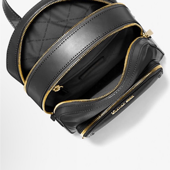 MICHAEL KORS NWOT JAYCEE MEDIUM
ZIP POCKET BACKPACK BAG GOLD HARDWARE LEATHER - Picture 2 of 8